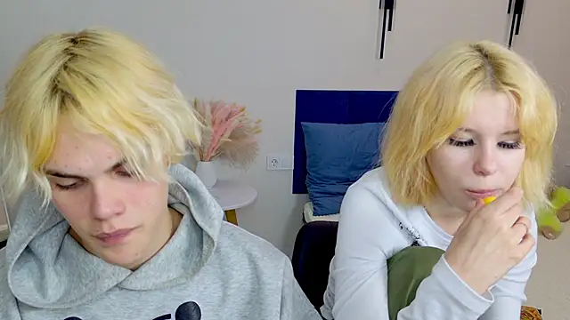 Snapshot of Bonnie_And_C1yde chatting on 10.02.25 Bonnie And C1yde online show from 10.02.25