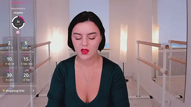 Snapshot of moodberry chatting on 10.06.25 moodberry online show from 10.06.25