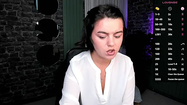 Snapshot of moodberry chatting on 10.17.25 moodberry online show from 10.17.25