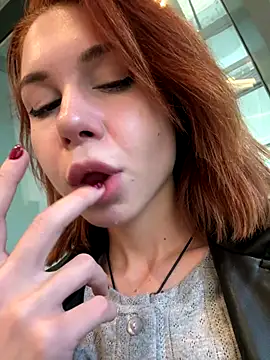 Snapshot of RosieSecret chatting on 09.23.25 RosieSecret online show from 09.23.25