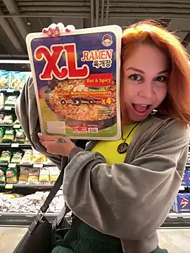 Snapshot of RosieSecret chatting on 10.09.25 RosieSecret online show from 10.09.25