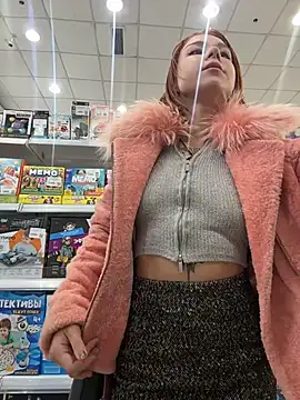 Snapshot of RosieSecret chatting on 11.08.25 RosieSecret online show from 11.08.25