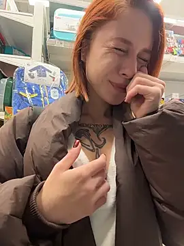 Snapshot of RosieSecret chatting on 12.20.25 RosieSecret online show from 12.20.25