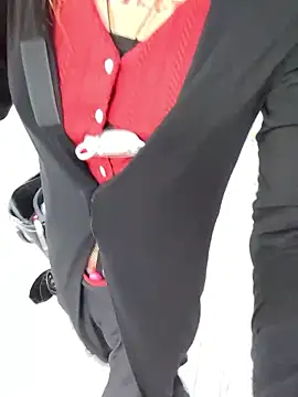 pink-mai online show from 11.21.25