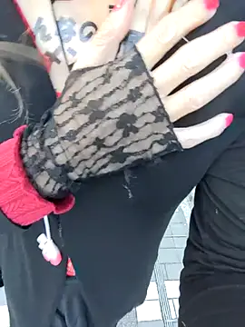 pink-mai online show from 11.23.25