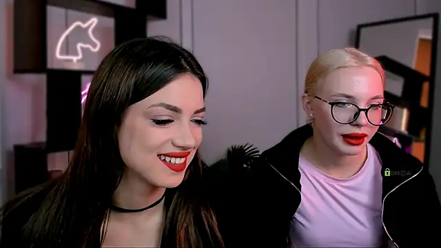 Snapshot of rose_style chatting on 10.17.25 rose style online show from 10.17.25