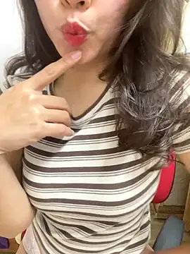 Snapshot of anna_sexy69 chatting on 12.15.25 anna sexy69 online show from 12.15.25