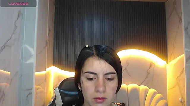 Eilyn love b online show from 10.06.25