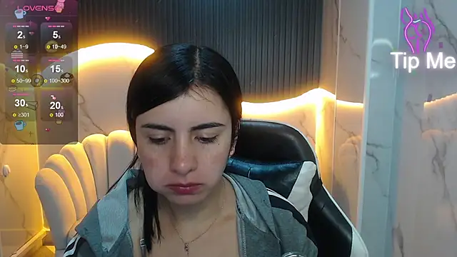 Eilyn love b online show from 10.13.25