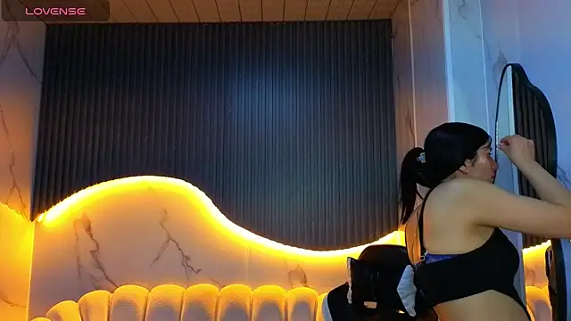 Eilyn love b online show from 10.20.25