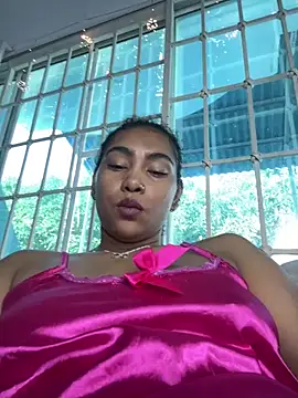 Snapshot of SophieD chatting on 09.19.25 SophieD online show from 09.19.25