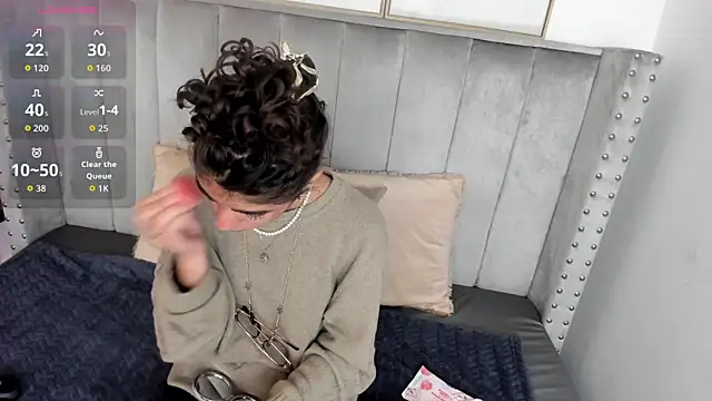 Puffy Hearts online show from 10.08.25