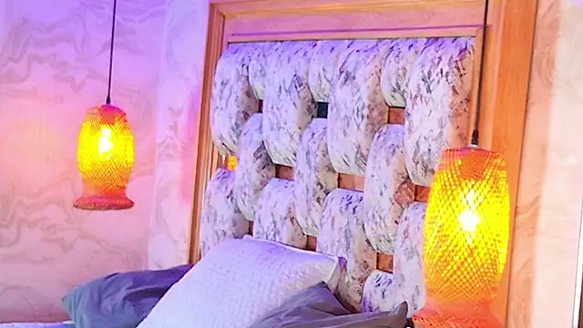 julyana mendez online show from 10.21.25