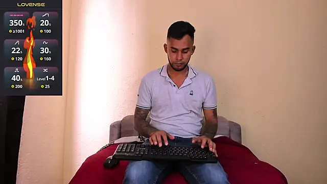 Snapshot of kaifas_dirty chatting on 10.25.25 kaifas dirty online show from 10.25.25