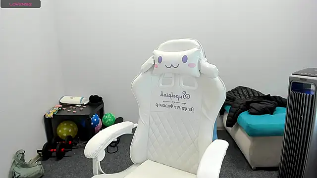 juliamurr 18 online show from 10.24.25