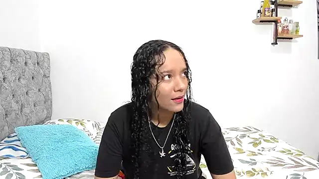 Snapshot of nay_and_aleja1 chatting on 11.12.25 nay and aleja1 online show from 11.12.25