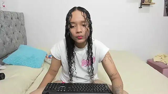 Snapshot of nay_and_aleja1 chatting on 12.15.25 nay and aleja1 online show from 12.15.25