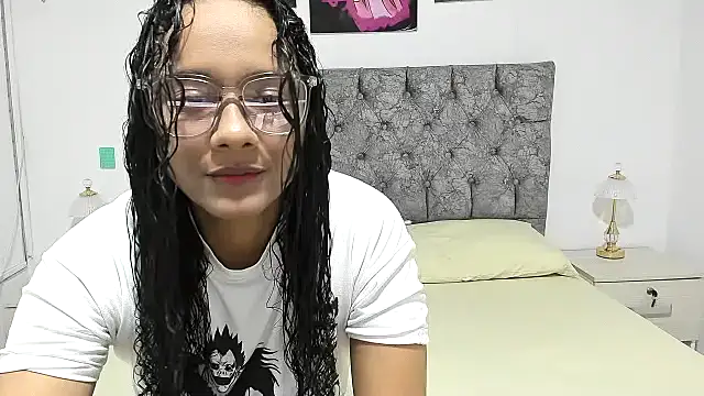Snapshot of nay_and_aleja1 chatting on 04.27.26 nay and aleja1 online show from 04.27.26