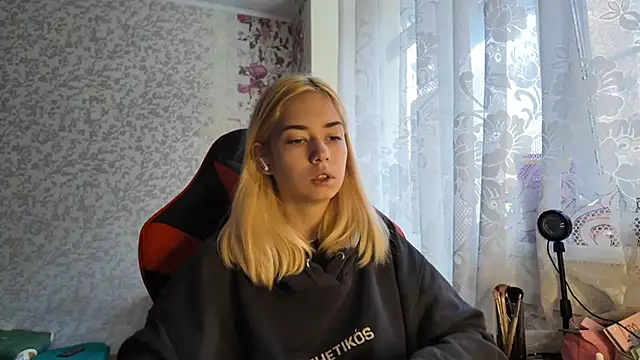 Witching Moon online show from 10.08.25