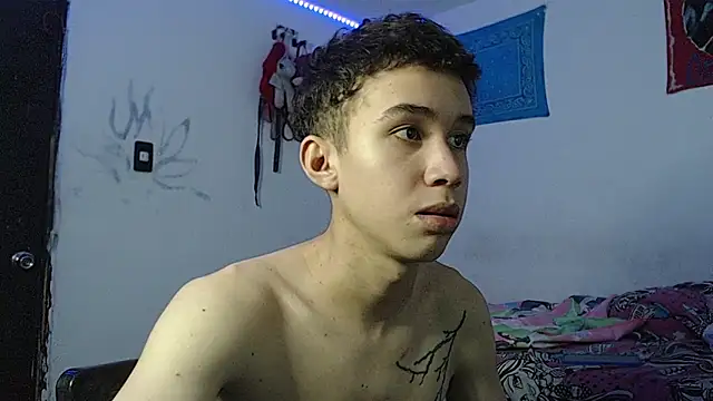 Snapshot of whiteboy69902 chatting on 10.21.25 whiteboy69902 online show from 10.21.25