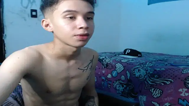 Snapshot of whiteboy69902 chatting on 10.23.25 whiteboy69902 online show from 10.23.25