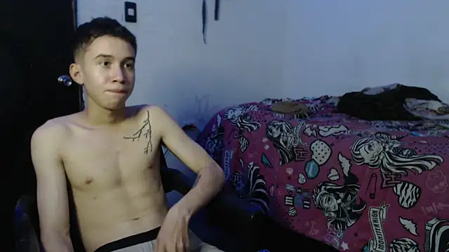 Snapshot of whiteboy69902 chatting on 10.24.25 whiteboy69902 online show from 10.24.25