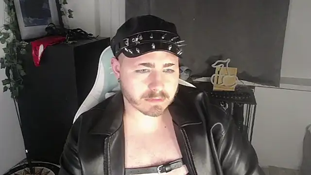 Snapshot of FabianKinky chatting on 09.26.25 FabianKinky online show from 09.26.25