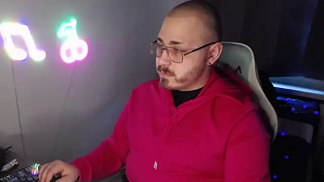 Snapshot of FabianKinky chatting on 10.18.25 FabianKinky online show from 10.18.25