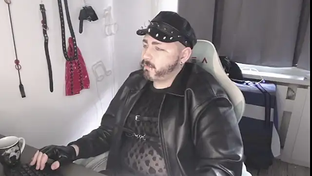 Snapshot of FabianKinky chatting on 10.29.25 FabianKinky online show from 10.29.25