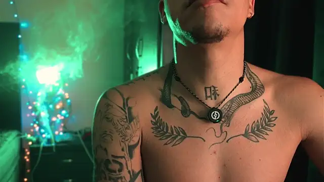 Snapshot of AlphaMasterXxx chatting on 04.08.26 AlphaMasterXxx online show from 04.08.26