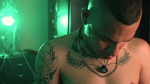 Snapshot of AlphaMasterXxx chatting on 04.09.26 AlphaMasterXxx online show from 04.09.26