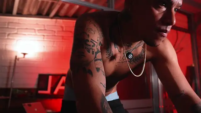 Snapshot of AlphaMasterXxx chatting on 04.12.26 AlphaMasterXxx online show from 04.12.26