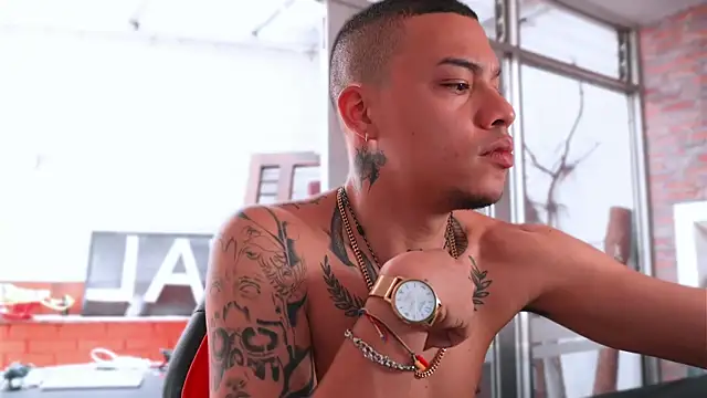 Snapshot of AlphaMasterXxx chatting on 04.12.26 AlphaMasterXxx online show from 04.12.26