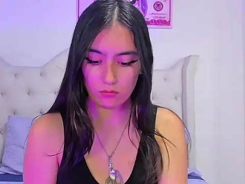 namiiwhite online show from 09.18.25