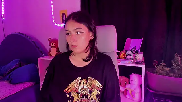 namiiwhite online show from 10.13.25