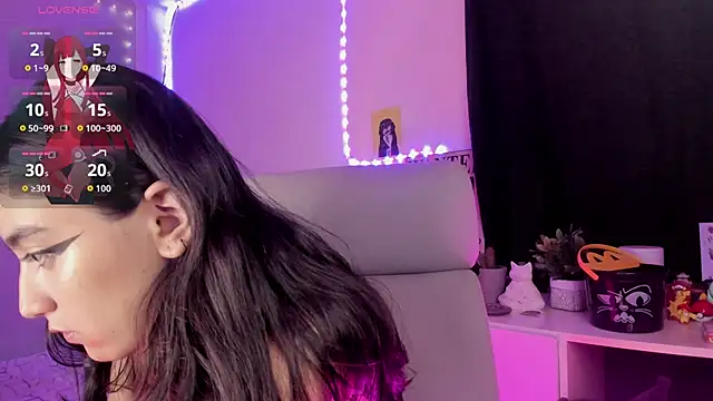 namiiwhite online show from 10.23.25