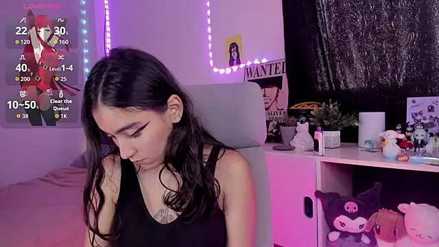 namiiwhite online show from 10.25.25