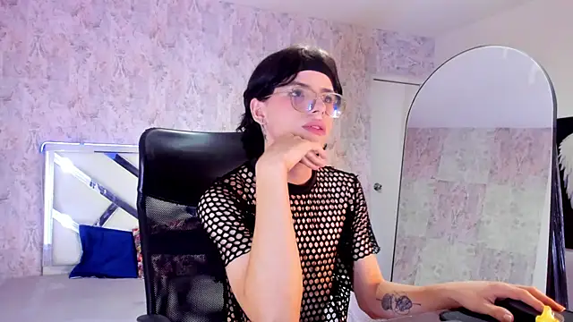 mysterius boy online show from 11.04.25