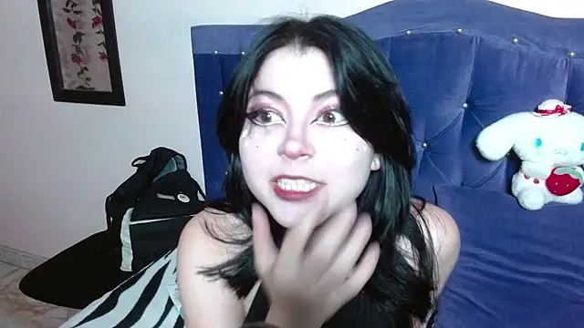 Snapshot of Ginebra_Sensual chatting on 10.11.25 Ginebra Sensual online show from 10.11.25