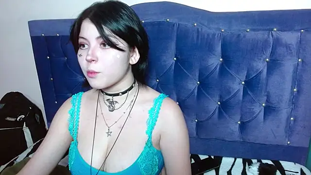 Snapshot of Ginebra_Sensual chatting on 10.13.25 Ginebra Sensual online show from 10.13.25