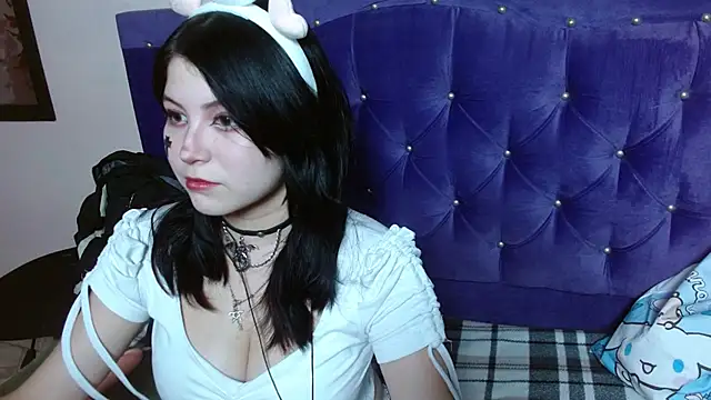 Snapshot of Ginebra_Sensual chatting on 10.29.25 Ginebra Sensual online show from 10.29.25