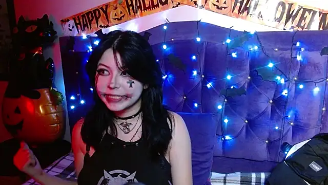 Snapshot of Ginebra_Sensual chatting on 10.30.25 Ginebra Sensual online show from 10.30.25