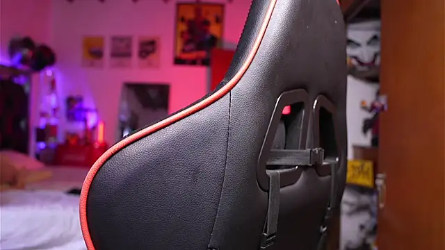 logan hugh8 online show from 04.04.26