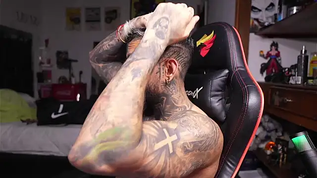 logan hugh8 online show from 04.26.26