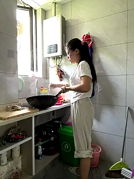 Snapshot of coco-o chatting on 09.28.25 coco-o online show from 09.28.25