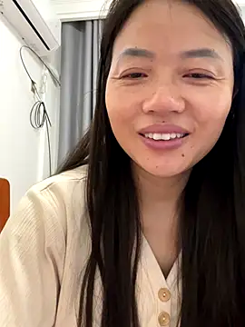 Snapshot of coco-o chatting on 10.28.25 coco-o online show from 10.28.25