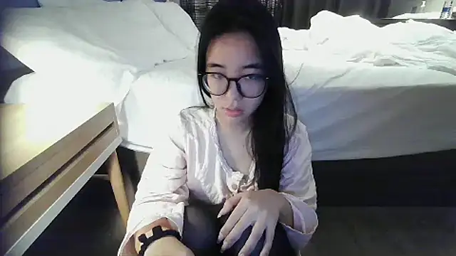 luluya1314 online show from 10.25.25