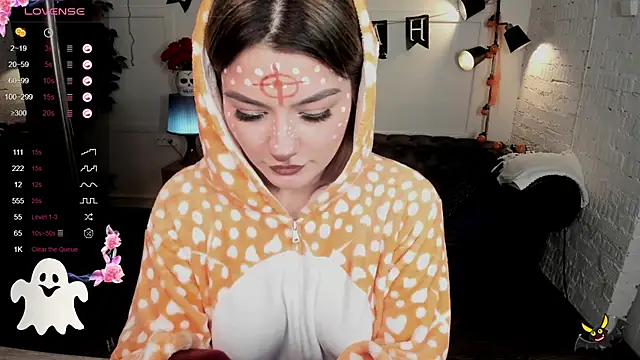 Snapshot of Dark_Moni chatting on 11.01.25 Dark Moni online show from 11.01.25