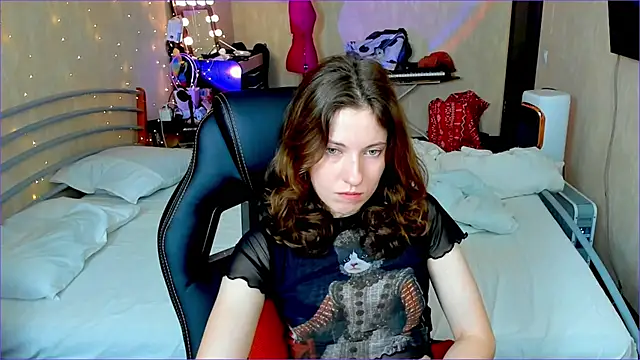 Agata in Wonderland online show from 09.18.25