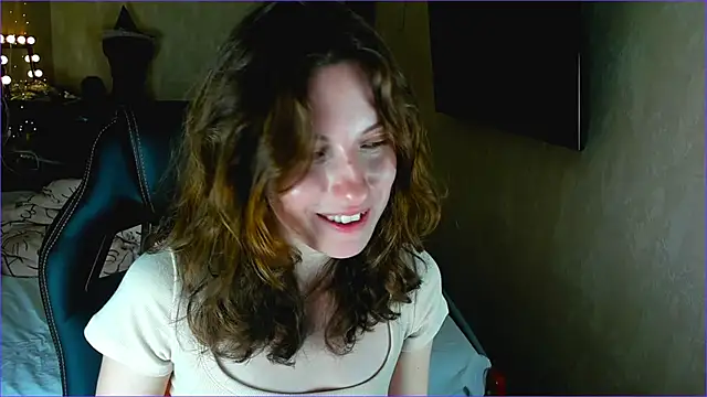 Agata in Wonderland online show from 10.08.25